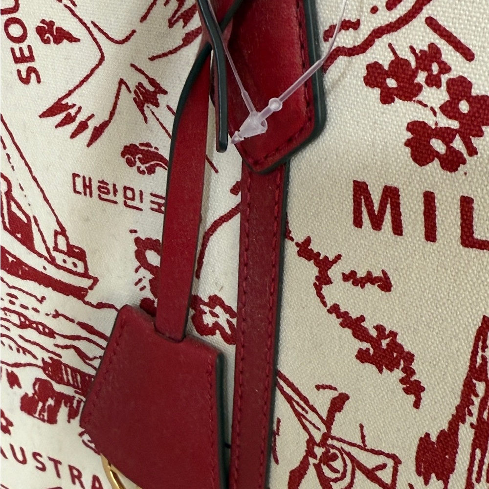 NWT Tory Burch Illustrated Tote in Red Cream highlighting international cities - Picture 6 of 13
